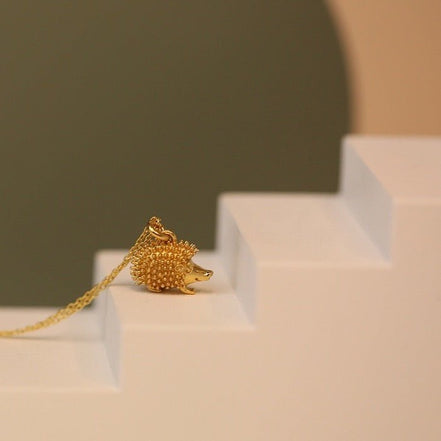 Goldene Igel Halskette