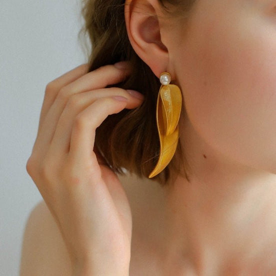 Vintage-style gold leaf earrings