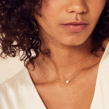 Dezente Sterling Silberkette, rhodiniert oder 18K Gelbgold vergoldet mit Solitärsteinanhänger