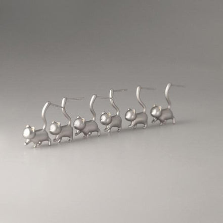 Playful earrings with a cute cat design