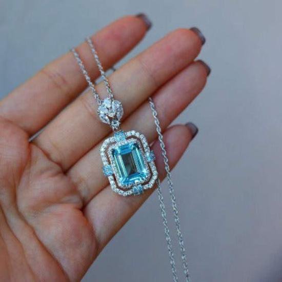 Pendentif Reine des glaces – Topaze bleue et argent sterling 925