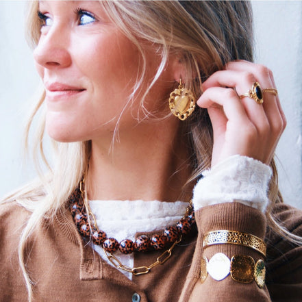 Goldfarbener, verstellbarer Edelstahlring mit hübschem Stein